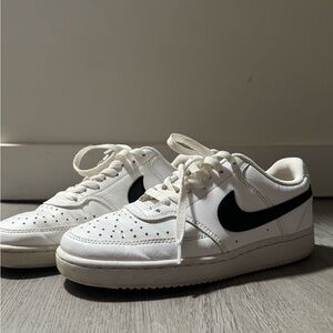 Nike White and Black Sneakers